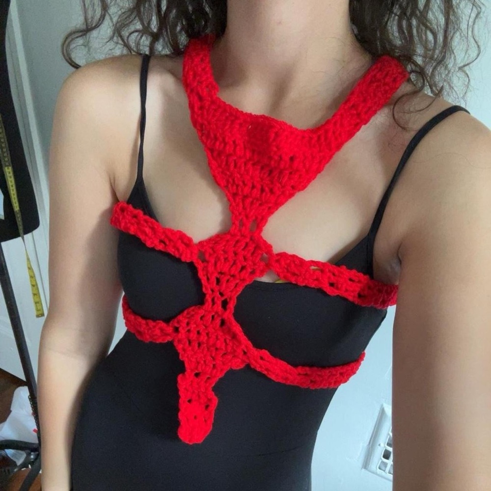 Crochet rib cage top corset

Skeleton inspired ribs